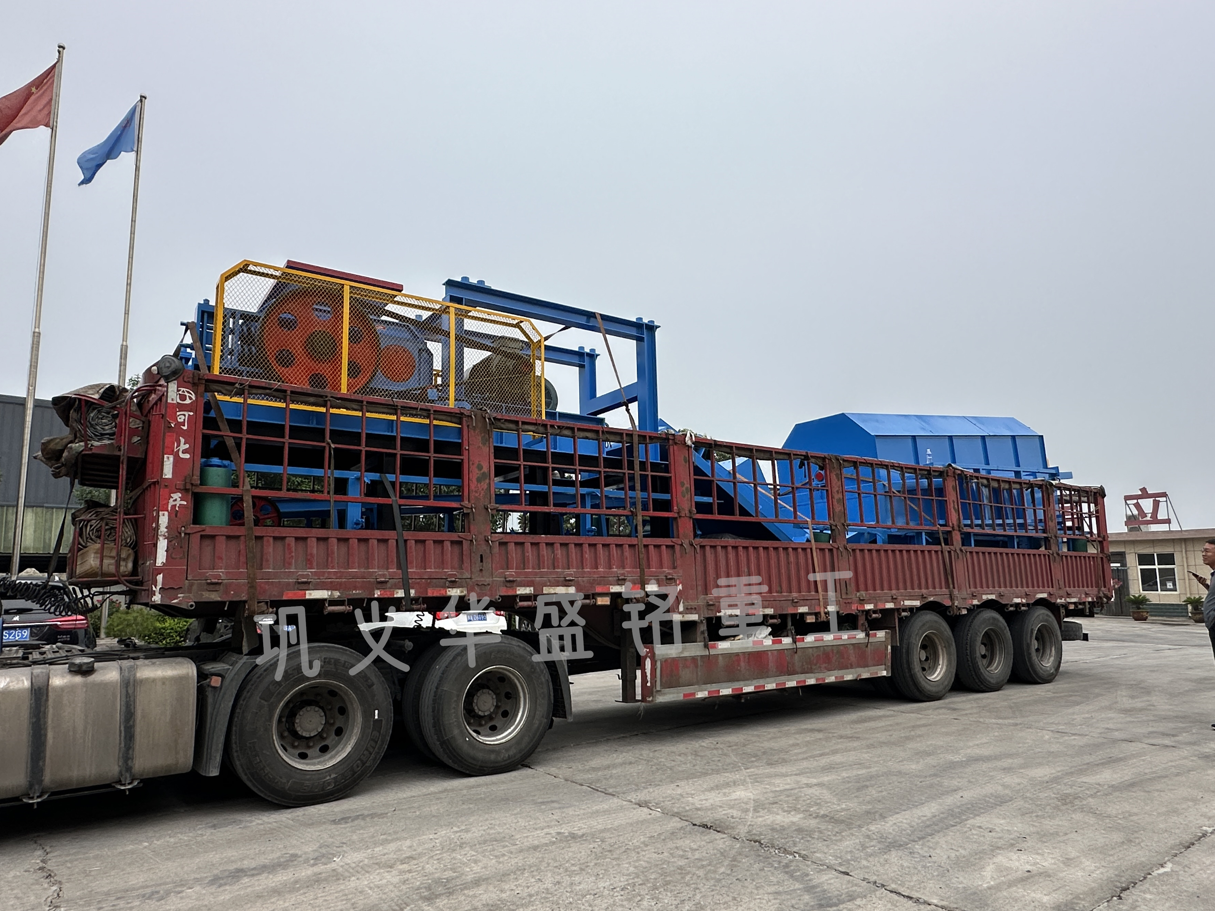公路瀝青翻挖料破碎篩分機,瀝青再生設(shè)備型號,廢舊路面破碎機價格,柔性雙齒輥式破碎機廠家